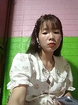 AmyLinee01 online show from 06/04/26, 05:17