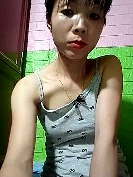 AmyLinee01 online show from 04/15/26, 05:39