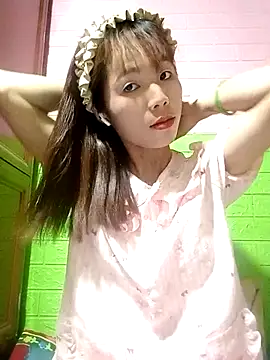 AmyLinee01 online show from 05/05/26, 01:14