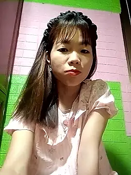 AmyLinee01 online show from 05/13/26, 10:39
