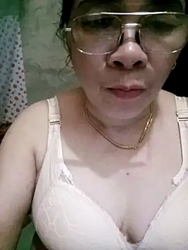 Snapshot of Funsexy1 chatting on 04/04/26, 02:40 Funsexy1 online show from 04/04/26, 02:40