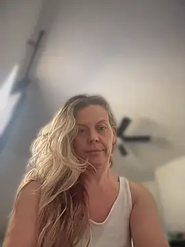 GwenWilde31 online show from 06/26/26, 05:41