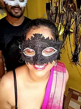 Snapshot of Crushme_cpl chatting on 04/05/26, 04:35 Crushme cpl online show from 04/05/26, 04:35