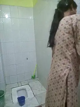 Curvy Amyra online show from 04/16/26, 01:56