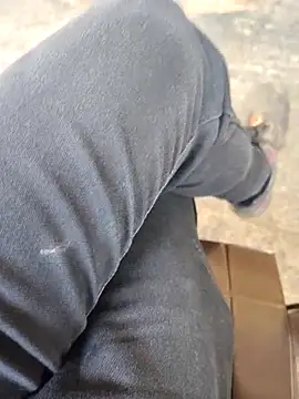 Snapshot of roselover2222 chatting on 04/02/26, 06:42 roselover2222 online show from 04/02/26, 06:42