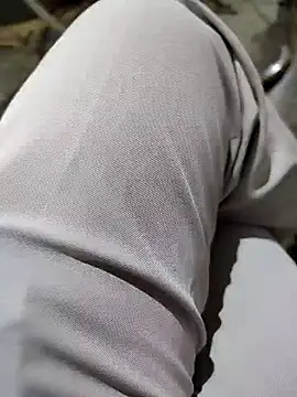 Snapshot of roselover2222 chatting on 04/09/26, 08:04 roselover2222 online show from 04/09/26, 08:04