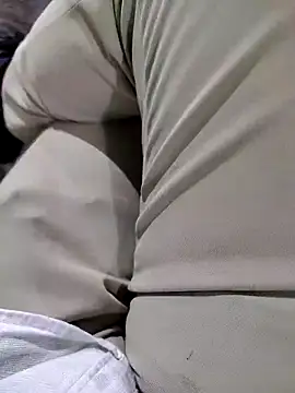 Snapshot of roselover2222 chatting on 04/05/26, 08:37 roselover2222 online show from 04/05/26, 08:37