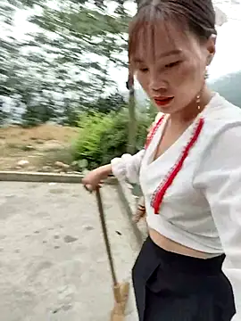 Snapshot of Ruby_Lucy chatting on 04/04/26, 11:44 Ruby Lucy online show from 04/04/26, 11:44