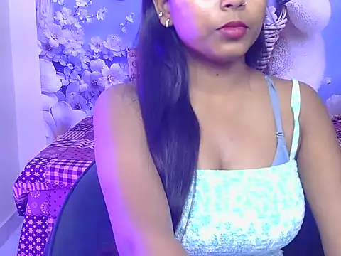 hoty-pinka online show from 04/07/26, 03:14