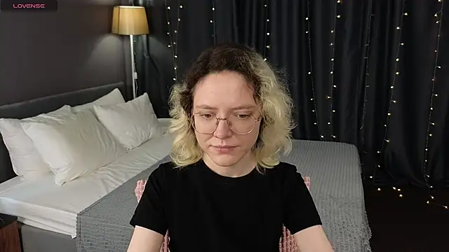 Snapshot of HottoKori chatting on 04/11/26, 07:45 HottoKori online show from 04/11/26, 07:45