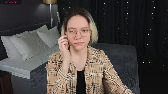 Snapshot of HottoKori chatting on 04/12/26, 05:33 HottoKori online show from 04/12/26, 05:33