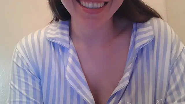 Snapshot of mery_lou20252 chatting on 06/15/26, 06:51 mery lou20252 online show from 06/15/26, 06:51