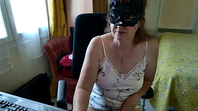 Snapshot of Chrismaturefrench chatting on 06/15/26, 04:06 Chrismaturefrench online show from 06/15/26, 04:06