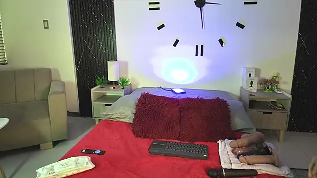 aurora petitee online show from 05/16/26, 01:32