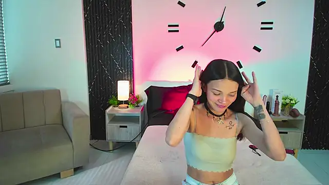 Snapshot of aurora_petitee chatting on 04/08/26, 01:12 aurora petitee online show from 04/08/26, 01:12