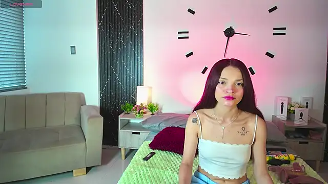 aurora petitee online show from 04/25/26, 01:36
