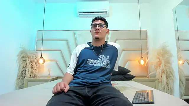 DylanLuxe online show from 03/25/26, 06:35