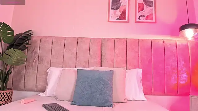 Snapshot of alissonvega chatting on 03/31/26, 01:02 alissonvega online show from 03/31/26, 01:02