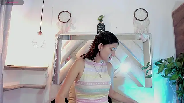 sofy bonnet1 online show from 04/23/26, 11:49