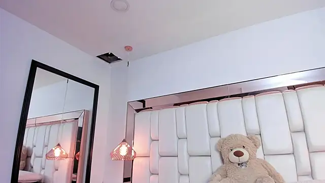 Snapshot of VaneAguirre chatting on 04/02/26, 12:34 VaneAguirre online show from 04/02/26, 12:34