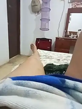 Snapshot of sexymomsn chatting on 07/01/26, 05:35 sexymomsn online show from 07/01/26, 05:35