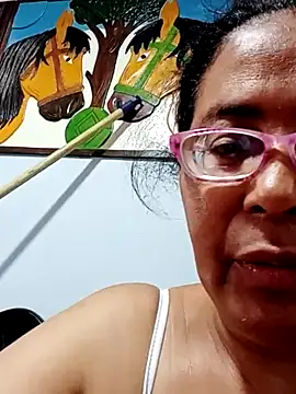 Snapshot of sexymomsn chatting on 04/26/26, 02:58 sexymomsn online show from 04/26/26, 02:58