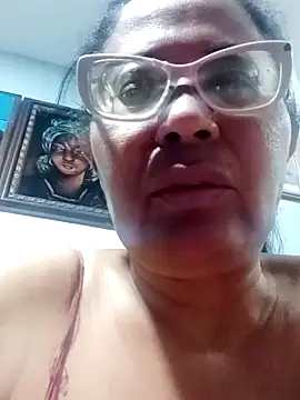 Snapshot of sexymomsn chatting on 04/15/26, 05:35 sexymomsn online show from 04/15/26, 05:35