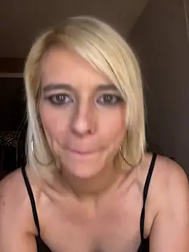 Snapshot of evaluminax chatting on 04/06/26, 03:35 evaluminax online show from 04/06/26, 03:35