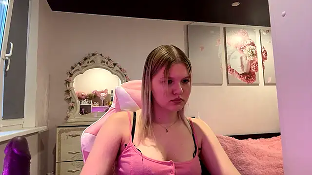 SweettAnny online show from 06/13/26, 05:55