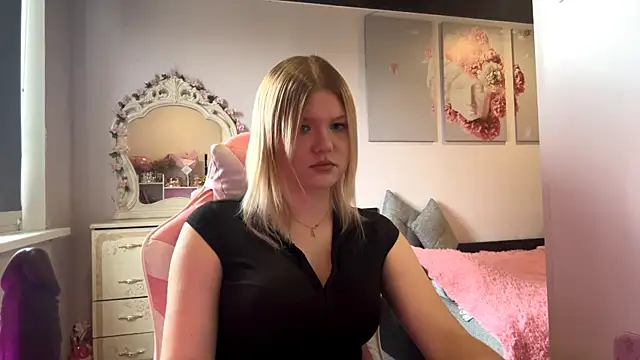 SweettAnny online show from 06/14/26, 12:39
