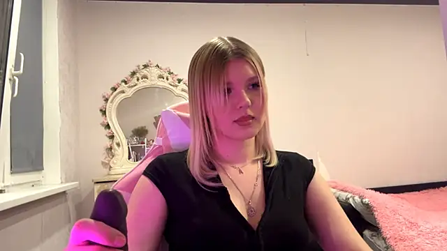 SweettAnny online show from 05/17/26, 07:14