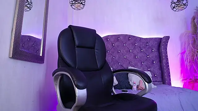 Snapshot of Lizza_Jones chatting on 04/09/26, 12:33 Lizza Jones online show from 04/09/26, 12:33