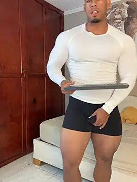 Snapshot of Trevor_vinc chatting on 04/07/26, 01:02 Trevor vinc online show from 04/07/26, 01:02