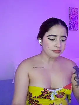 Snapshot of martina_connor1 chatting on 07/04/26, 04:11 martina connor1 online show from 07/04/26, 04:11