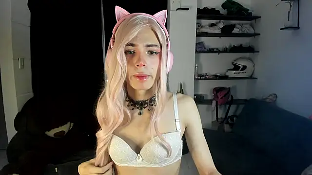 Snapshot of sue_krous chatting on 04/14/26, 09:25 sue krous online show from 04/14/26, 09:25