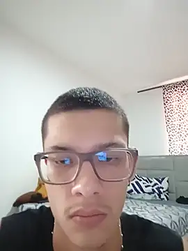 Snapshot of luis_sanchez018 chatting on 07/18/26, 04:26 luis sanchez018 online show from 07/18/26, 04:26