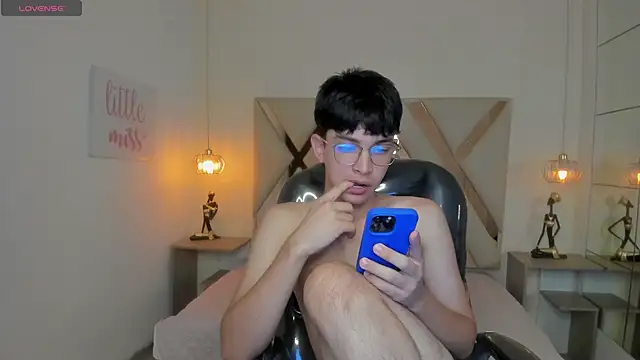 SantiTwinkyy online show from 03/30/26, 02:40