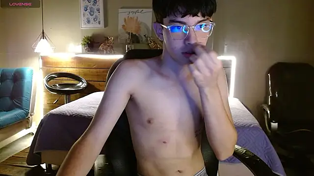 SantiTwinkyy online show from 03/28/26, 01:12