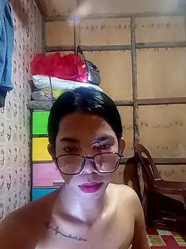 Snapshot of Lady_trix01 chatting on 05/28/26, 04:42 Lady trix01 online show from 05/28/26, 04:42