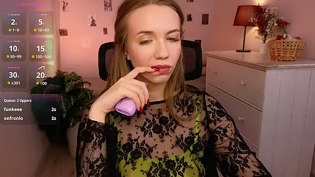 Snapshot of TonyRaymon chatting on 04/11/26, 07:50 TonyRaymon online show from 04/11/26, 07:50