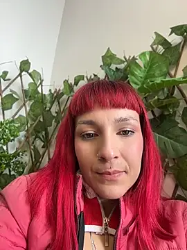 Snapshot of Amelie-RedHoney chatting on 06/07/26, 06:02 Amelie-RedHoney online show from 06/07/26, 06:02