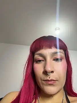 Snapshot of Amelie-RedHoney chatting on 06/15/26, 12:12 Amelie-RedHoney online show from 06/15/26, 12:12