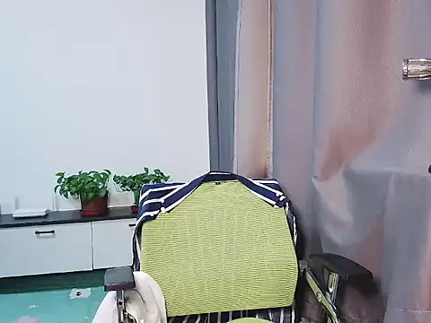 Snapshot of Llpl322 chatting on 05/05/26, 01:47 Llpl322 online show from 05/05/26, 01:47