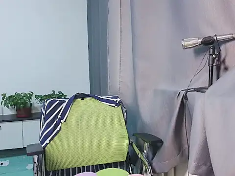 Snapshot of Llpl322 chatting on 05/06/26, 02:10 Llpl322 online show from 05/06/26, 02:10