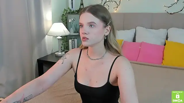 Snapshot of Emma_peach chatting on 07/15/26, 07:37 Emma peach online show from 07/15/26, 07:37