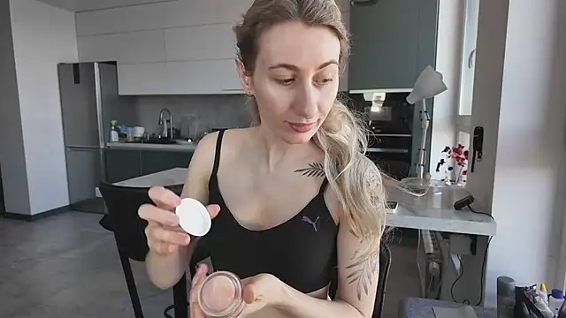 HEY KITSUNKA online show from 04/05/26, 08:32