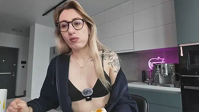 HEY KITSUNKA online show from 04/12/26, 07:55