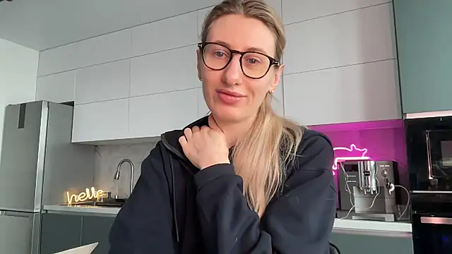 HEY KITSUNKA online show from 04/10/26, 09:16