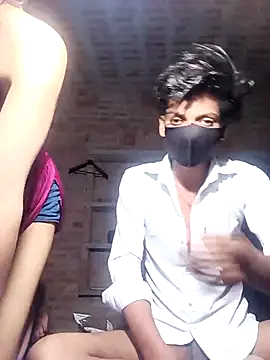 Snapshot of COUPLE-HOTS chatting on 04/12/26, 04:21 COUPLE-HOTS online show from 04/12/26, 04:21