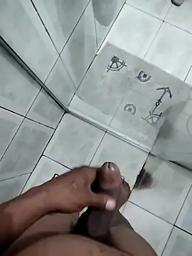 Snapshot of Pretinho-01 chatting on 04/16/26, 12:33 Pretinho-01 online show from 04/16/26, 12:33